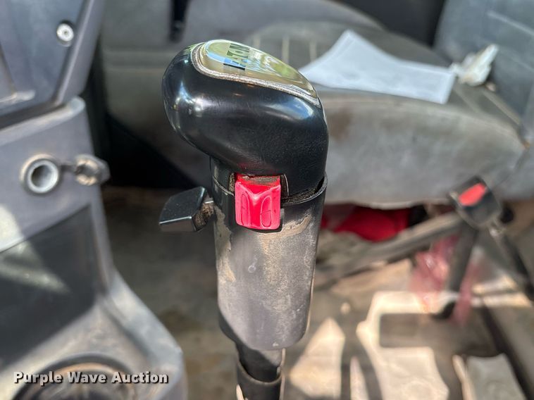 image for item OB9620 2015 Mack CHU613 semi truck