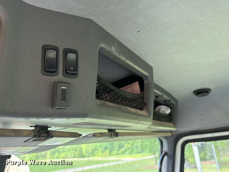 image for item OB9620 2015 Mack CHU613 semi truck