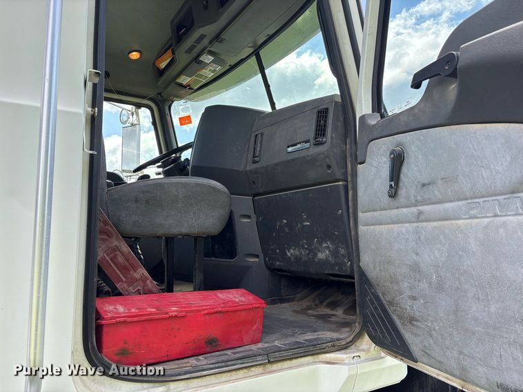 image for item OB9620 2015 Mack CHU613 semi truck