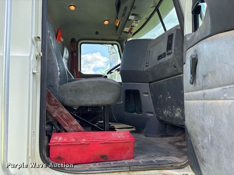 image for item OB9620 2015 Mack CHU613 semi truck