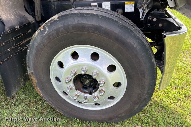 image for item OB9620 2015 Mack CHU613 semi truck