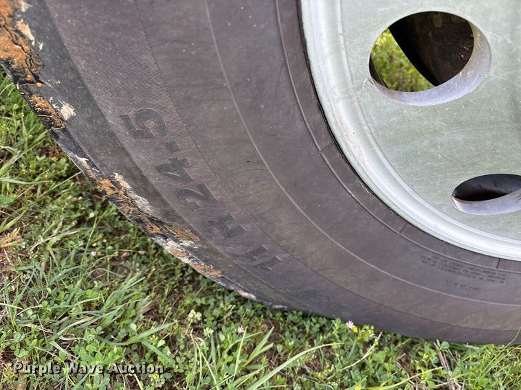 image for item OB9620 2015 Mack CHU613 semi truck