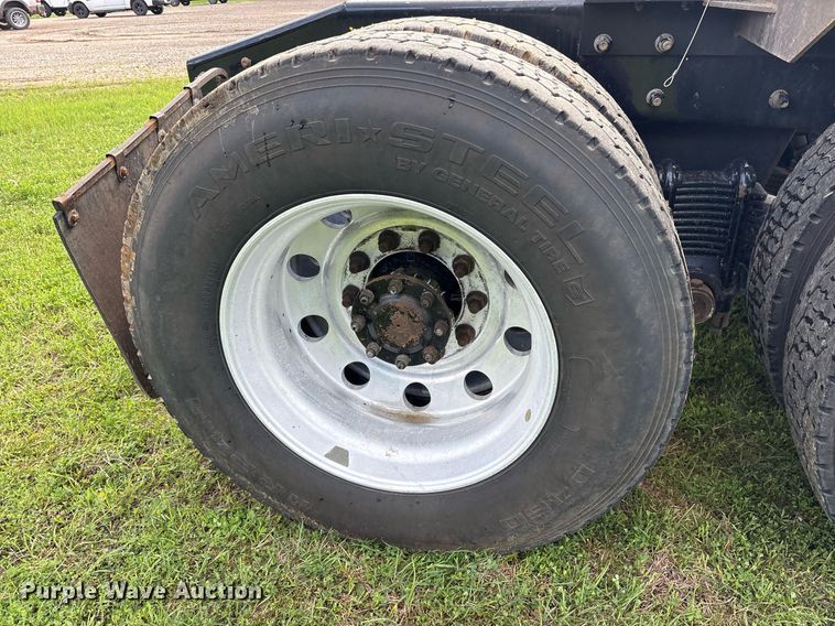 image for item OB9620 2015 Mack CHU613 semi truck