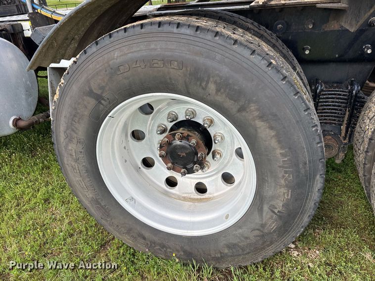 image for item OB9620 2015 Mack CHU613 semi truck