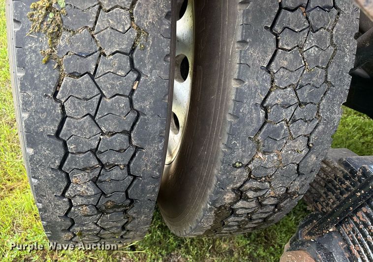 image for item OB9620 2015 Mack CHU613 semi truck