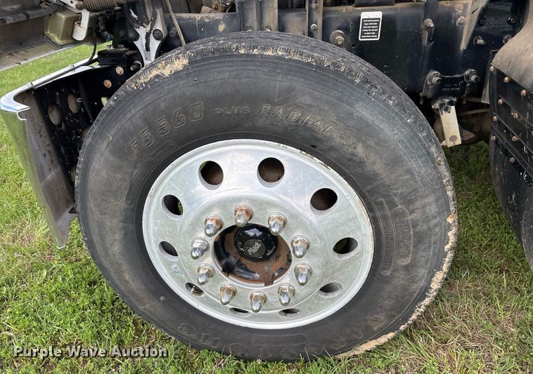 image for item OB9620 2015 Mack CHU613 semi truck