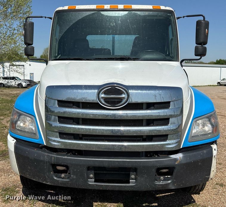 image for item OB9626 2017 Hino 258/268 flatbed truck