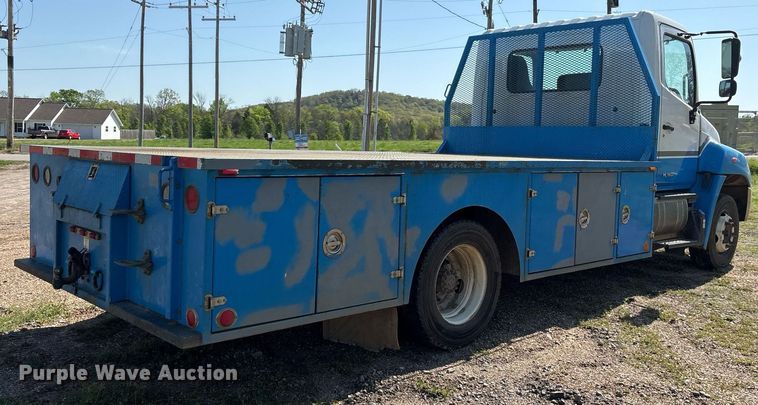 image for item OB9626 2017 Hino 258/268 flatbed truck