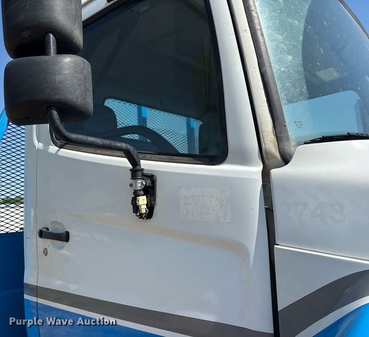 image for item OB9626 2017 Hino 258/268 flatbed truck