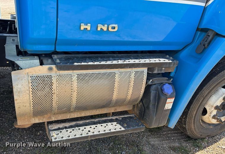 image for item OB9626 2017 Hino 258/268 flatbed truck