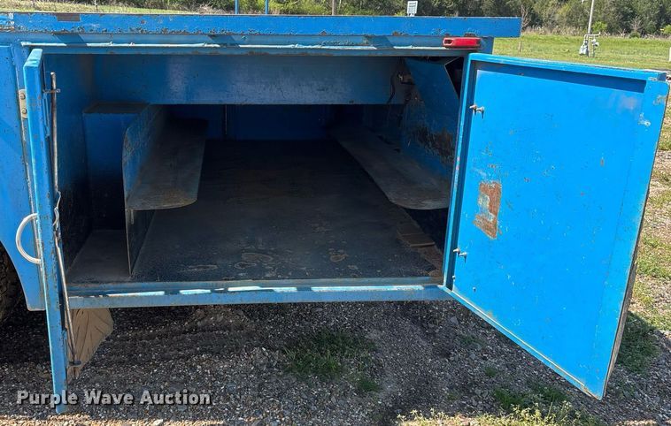 image for item OB9626 2017 Hino 258/268 flatbed truck