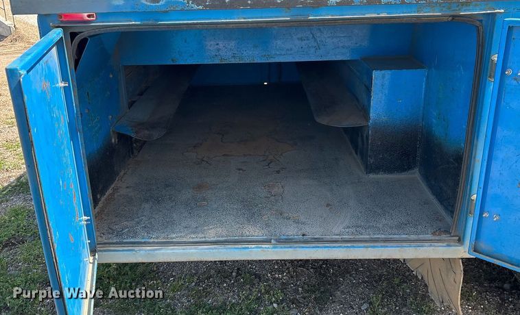 image for item OB9626 2017 Hino 258/268 flatbed truck