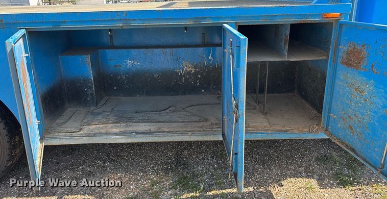 image for item OB9626 2017 Hino 258/268 flatbed truck