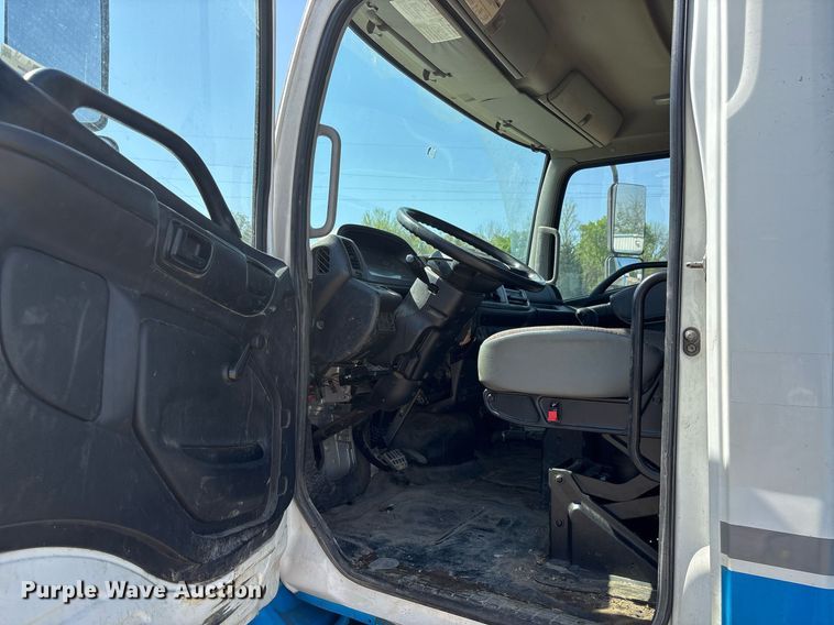 image for item OB9626 2017 Hino 258/268 flatbed truck