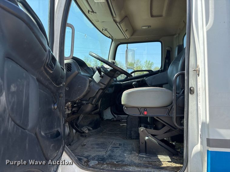 image for item OB9626 2017 Hino 258/268 flatbed truck