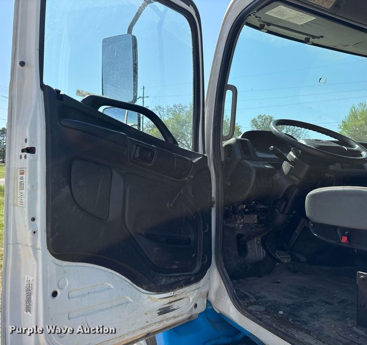 image for item OB9626 2017 Hino 258/268 flatbed truck