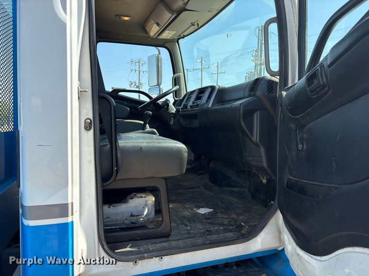 image for item OB9626 2017 Hino 258/268 flatbed truck