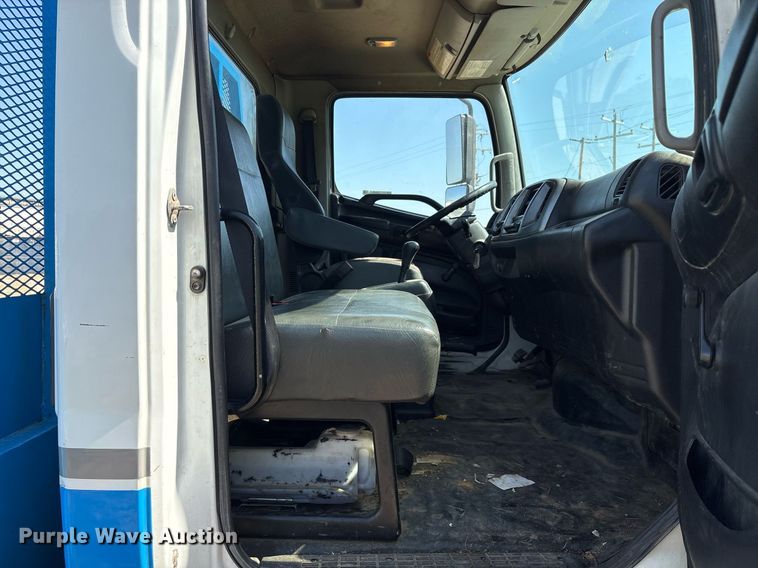 image for item OB9626 2017 Hino 258/268 flatbed truck