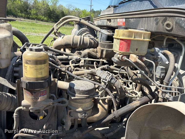 image for item OB9626 2017 Hino 258/268 flatbed truck