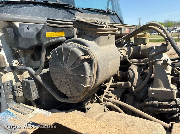 image for item OB9626 2017 Hino 258/268 flatbed truck