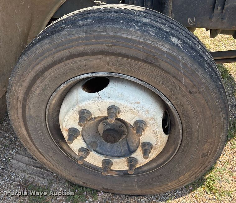 image for item OB9626 2017 Hino 258/268 flatbed truck