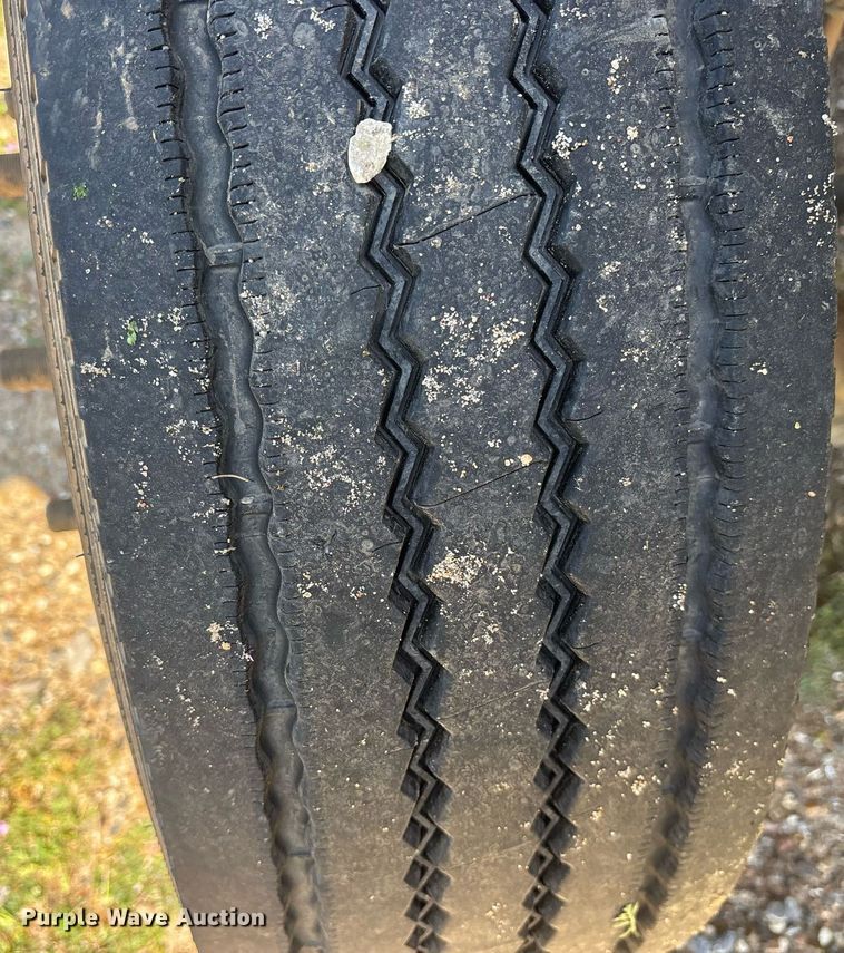 image for item OB9626 2017 Hino 258/268 flatbed truck