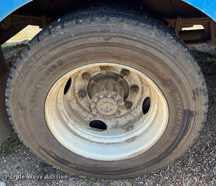 image for item OB9626 2017 Hino 258/268 flatbed truck