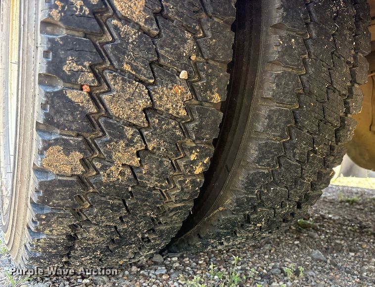 image for item OB9626 2017 Hino 258/268 flatbed truck