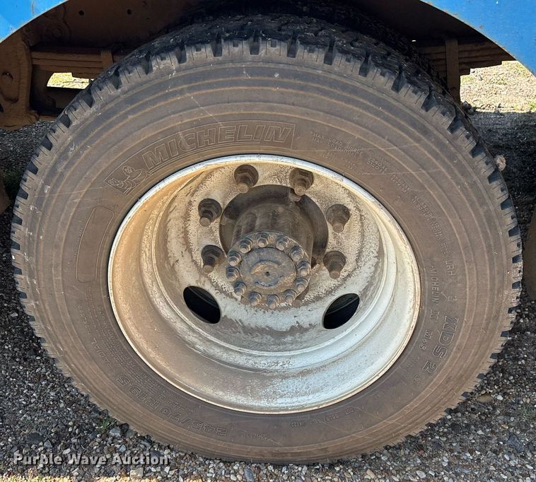 image for item OB9626 2017 Hino 258/268 flatbed truck