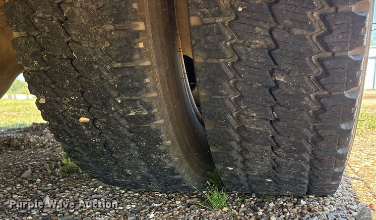 image for item OB9626 2017 Hino 258/268 flatbed truck