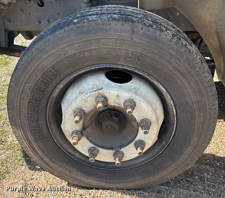 image for item OB9626 2017 Hino 258/268 flatbed truck