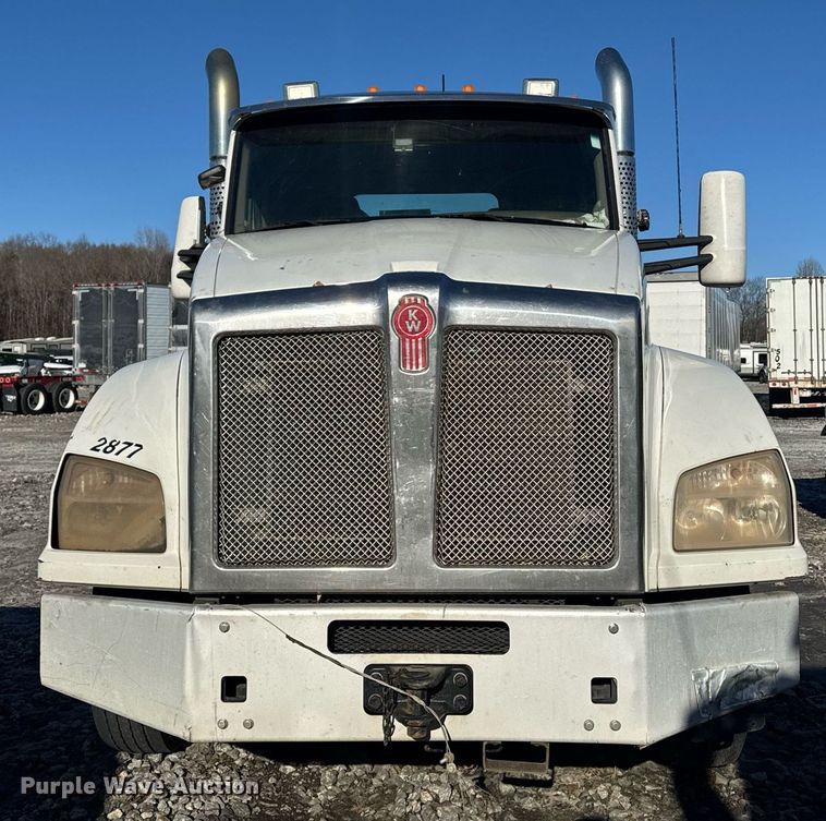 image for item YA0283 2017 Kenworth T880 truck cab and chassis