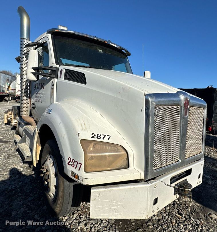 image for item YA0283 2017 Kenworth T880 truck cab and chassis