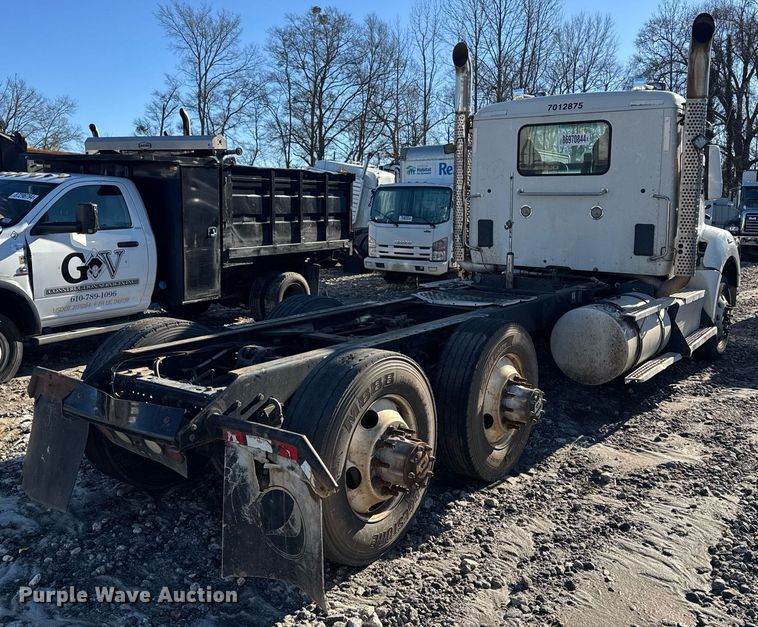 image for item YA0283 2017 Kenworth T880 truck cab and chassis