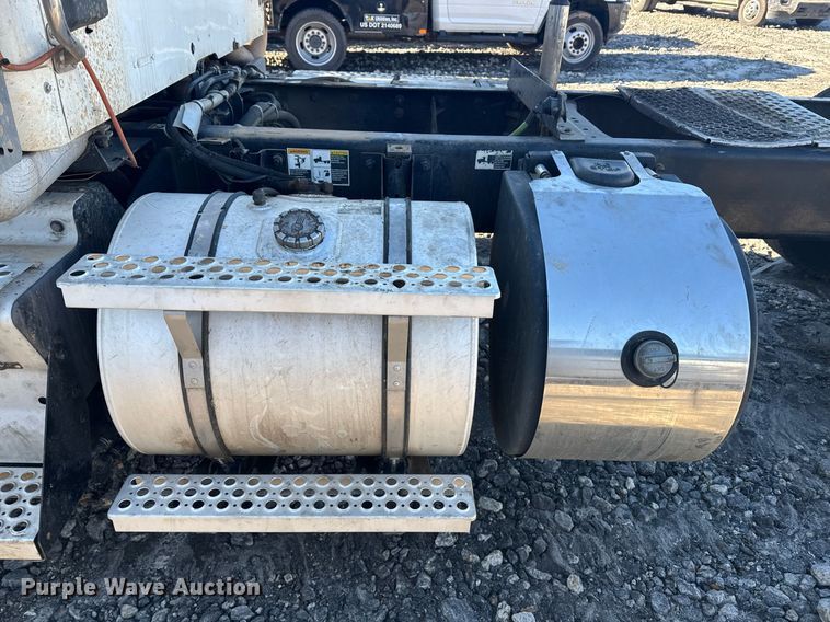 image for item YA0283 2017 Kenworth T880 truck cab and chassis