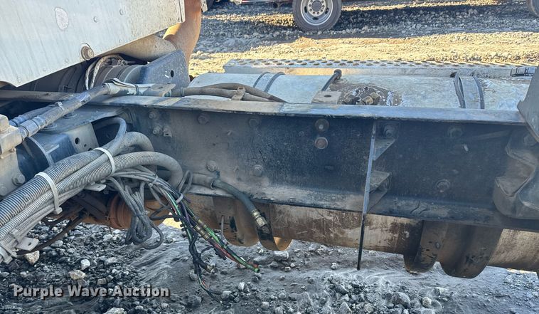 image for item YA0283 2017 Kenworth T880 truck cab and chassis