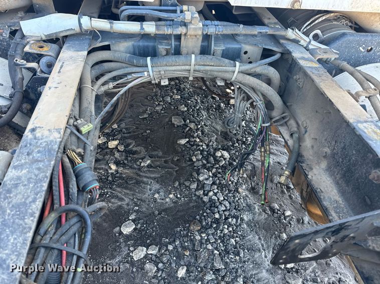 image for item YA0283 2017 Kenworth T880 truck cab and chassis