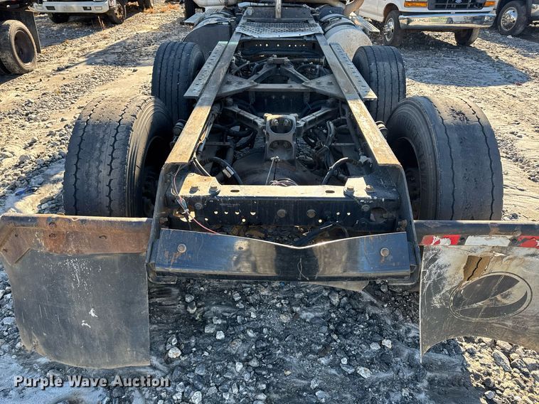 image for item YA0283 2017 Kenworth T880 truck cab and chassis