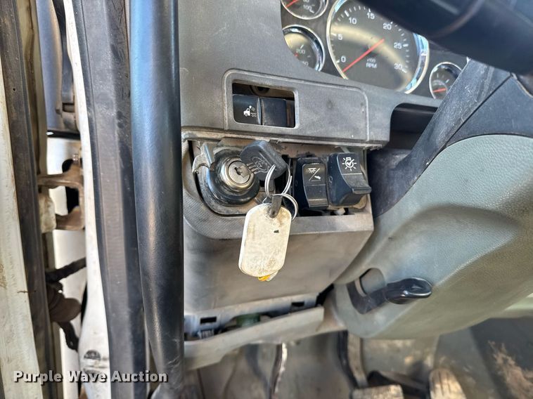 image for item YA0283 2017 Kenworth T880 truck cab and chassis