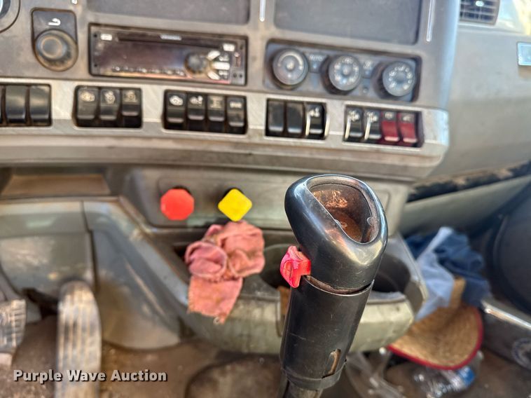 image for item YA0283 2017 Kenworth T880 truck cab and chassis