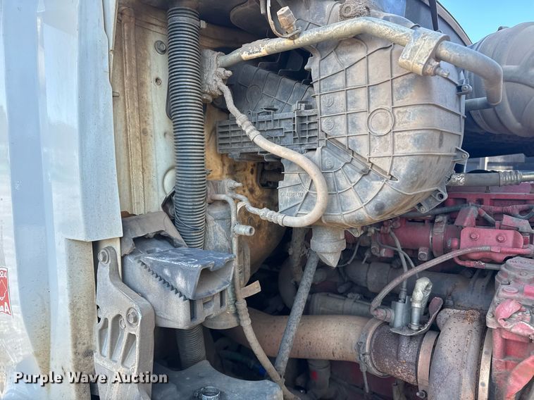 image for item YA0283 2017 Kenworth T880 truck cab and chassis