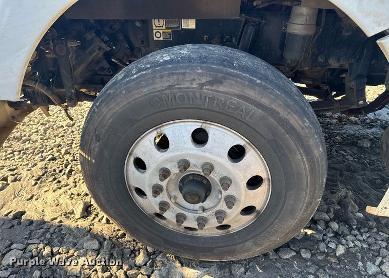 image for item YA0283 2017 Kenworth T880 truck cab and chassis