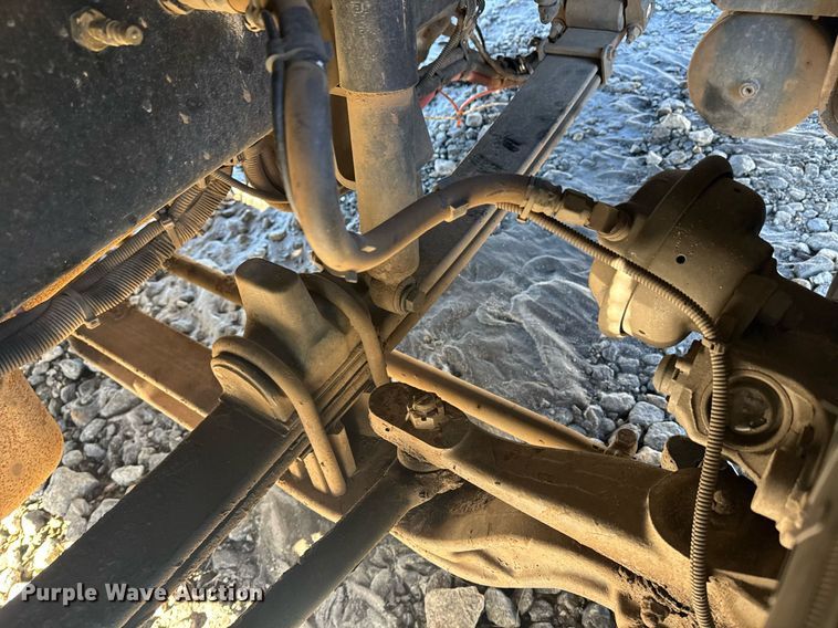 image for item YA0283 2017 Kenworth T880 truck cab and chassis