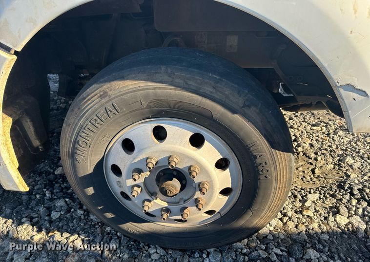 image for item YA0283 2017 Kenworth T880 truck cab and chassis