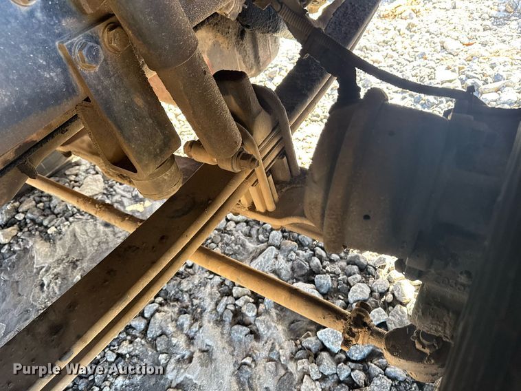 image for item YA0283 2017 Kenworth T880 truck cab and chassis