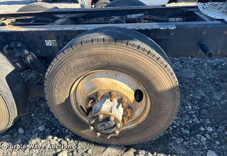 image for item YA0283 2017 Kenworth T880 truck cab and chassis