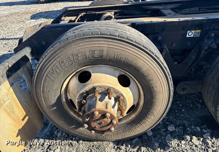 image for item YA0283 2017 Kenworth T880 truck cab and chassis