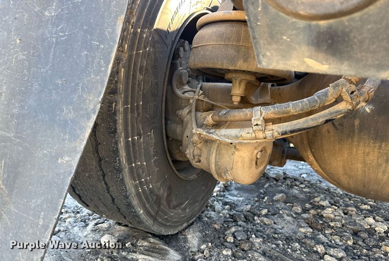 image for item YA0283 2017 Kenworth T880 truck cab and chassis