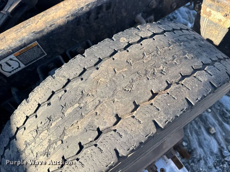 image for item YA0283 2017 Kenworth T880 truck cab and chassis