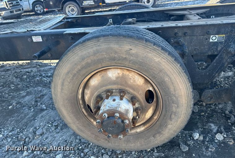 image for item YA0283 2017 Kenworth T880 truck cab and chassis